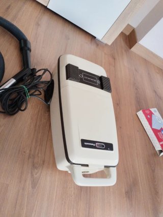 Aspiradora Panasonic Deluxe MC-E72