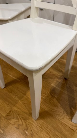 Conjunto de 4 sillas de madera blancas