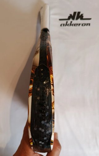 ¡¡¡ÚNICA PALA.!!! PALA DE PADEL AKKERON ORO A25.