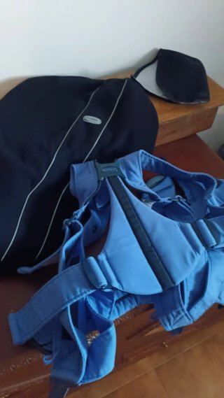 Mochila portabebés con gorro y forro