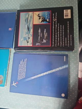 Lote 4 libri di aviazione (illustrati)