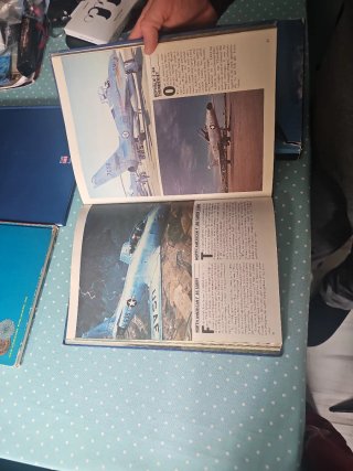 Lote 4 libri di aviazione (illustrati)