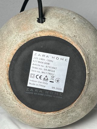 Lámpara de mesa Zara Home cerámica envejecida