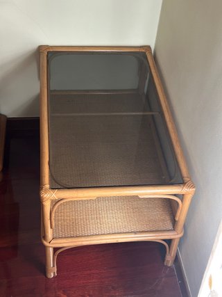 Mesa auxiliar ratán y cristal