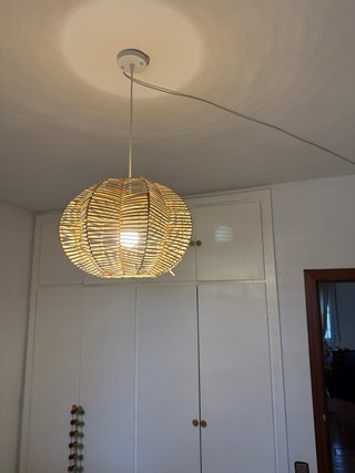 Lámpara de mimbre colgante