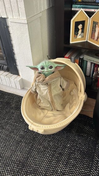 Cuna Grogu Hot Toys Tamaño Real