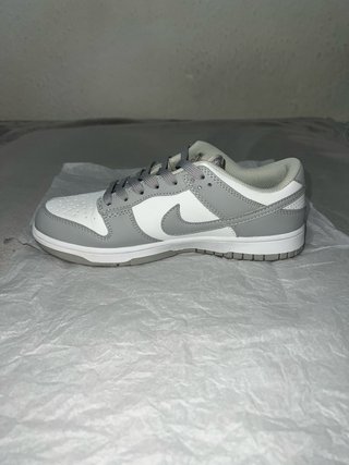 Zapatillas Nike Dunk Low Gris y Blanco