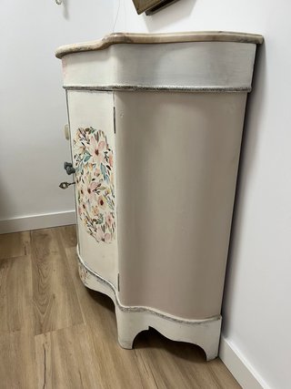 Mueble recibidor restaurado con tapa de mármol
