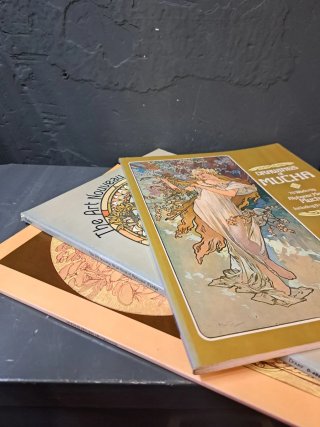 3 libros Mucha