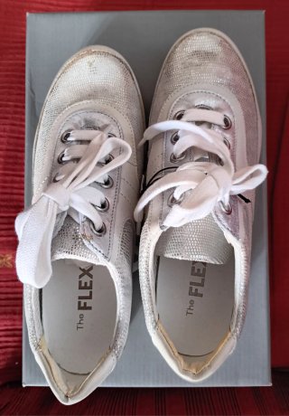 Zapatos deportivos The Flexx plateados y blancos
