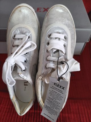 Zapatos deportivos The Flexx plateados y blancos