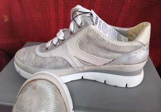 Zapatos deportivos The Flexx plateados y blancos