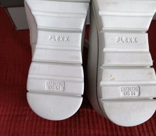 Zapatos deportivos The Flexx plateados y blancos