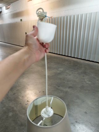 Lámpara de techo beige Ikea. Bombilla incluida
