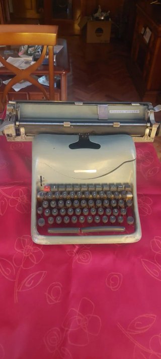 Máquina Escribir Hispano Olivetti Léxico 80
