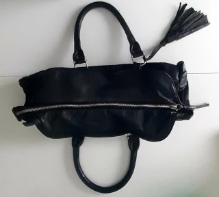 Bolso de cuero negro