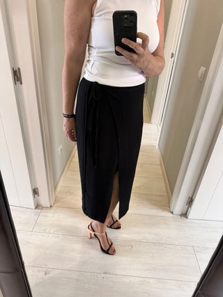 Falda Zara negra cruzada