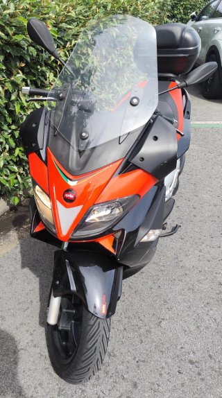 Aprilia SR Max 125 Scooter ( 11.900km)