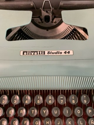 Máquina de escribir Olivetti Studio 44