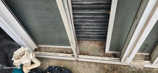 Ventana de aluminio blanca