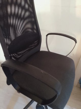 Silla de oficina ergonómica negra