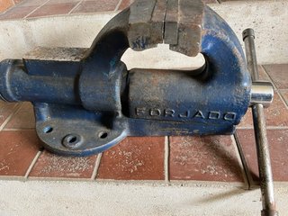 Tornillo de banco guía redonda  Irimo 150 Forjado