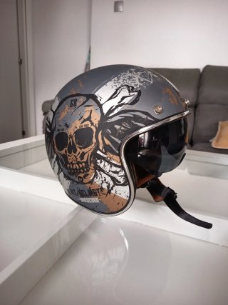 Casco MT Helmets Skull & Flames