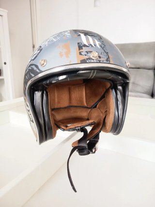Casco MT Helmets Skull & Flames