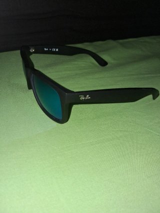 Gafas de sol Ray-Ban Justin negras mate.