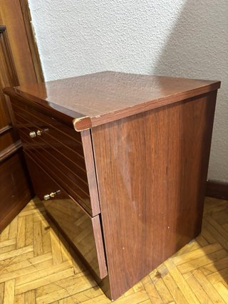 Mesita de noche de madera
