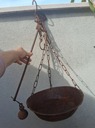 Antica bilancia stadera in ferro