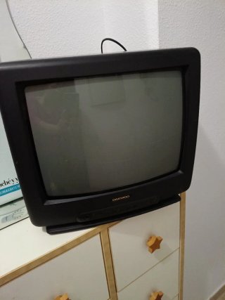 TV Daewoo pequeña.