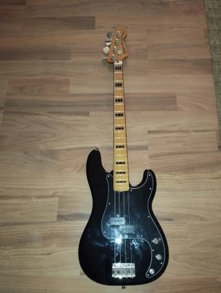 Bajo Fender Squier Classic Vibe 70s con Dimarzio.