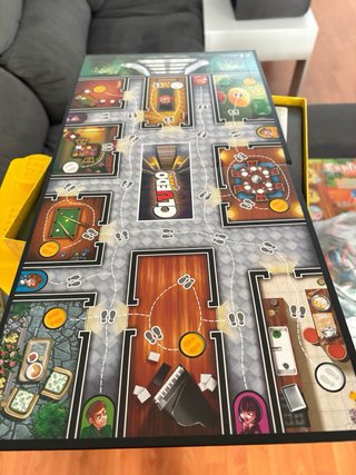 Juego Cluedo Junior El caso del juguete roto