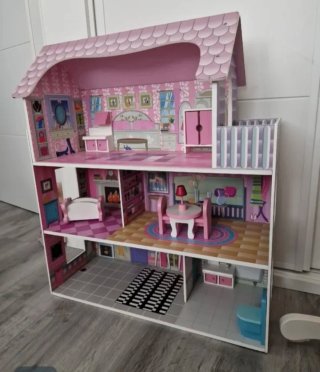 Casita de muñecas rosa