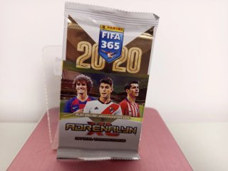 Sobre sin abrir Panini FIFA 365 Adrenalyn XL 2020