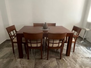 Mueble salón madera con mesa, 6 sillas.Urge vender