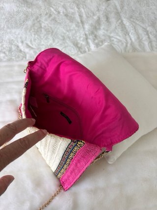 Cartera de rafia beige y rosa