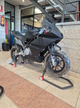 MiniGp Shark 190 - Moto Deportiva Negra