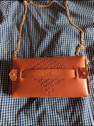 Bolso de piel hecho a mano