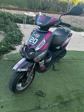 Yamaha Neos 50cc Negra y Rosa