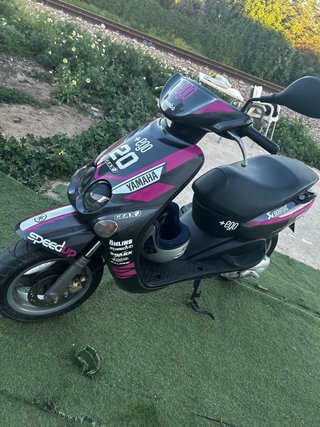 Yamaha Neos 50cc Negra y Rosa