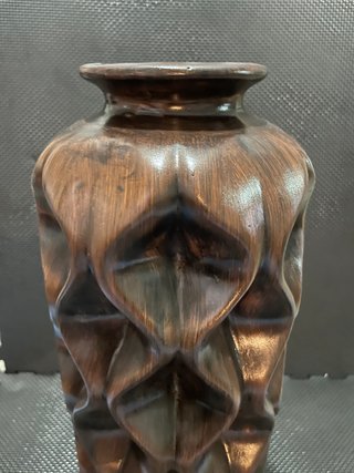 Jarrón decorativo marrón