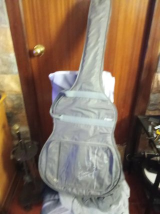 Guitarra Clásica con Diseño de Toro