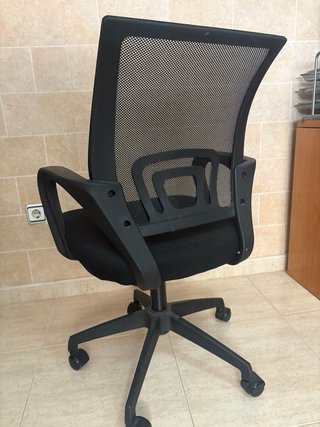 Silla de oficina ergonómica negra