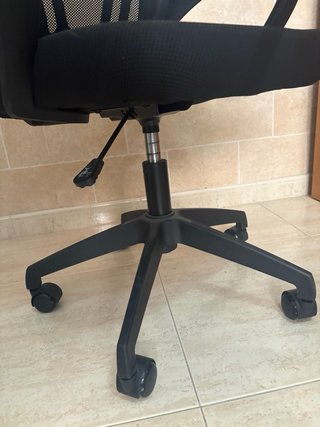 Silla de oficina ergonómica negra