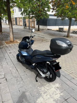 Honda PCX 125 2023 - 11.674 km BAÚL GIVI IMPECABLE