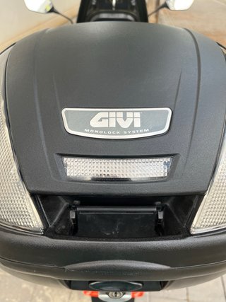 Honda PCX 125 2023 - 11.674 km BAÚL GIVI IMPECABLE