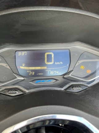 Honda PCX 125 2023 - 11.674 km BAÚL GIVI IMPECABLE