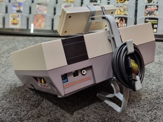 Soporte Organizador Nintendo NES - Mando y Cable